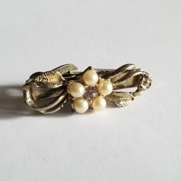 Relisted - Vintage clip brooch faux pearls gold tone - Picture 8 of 8